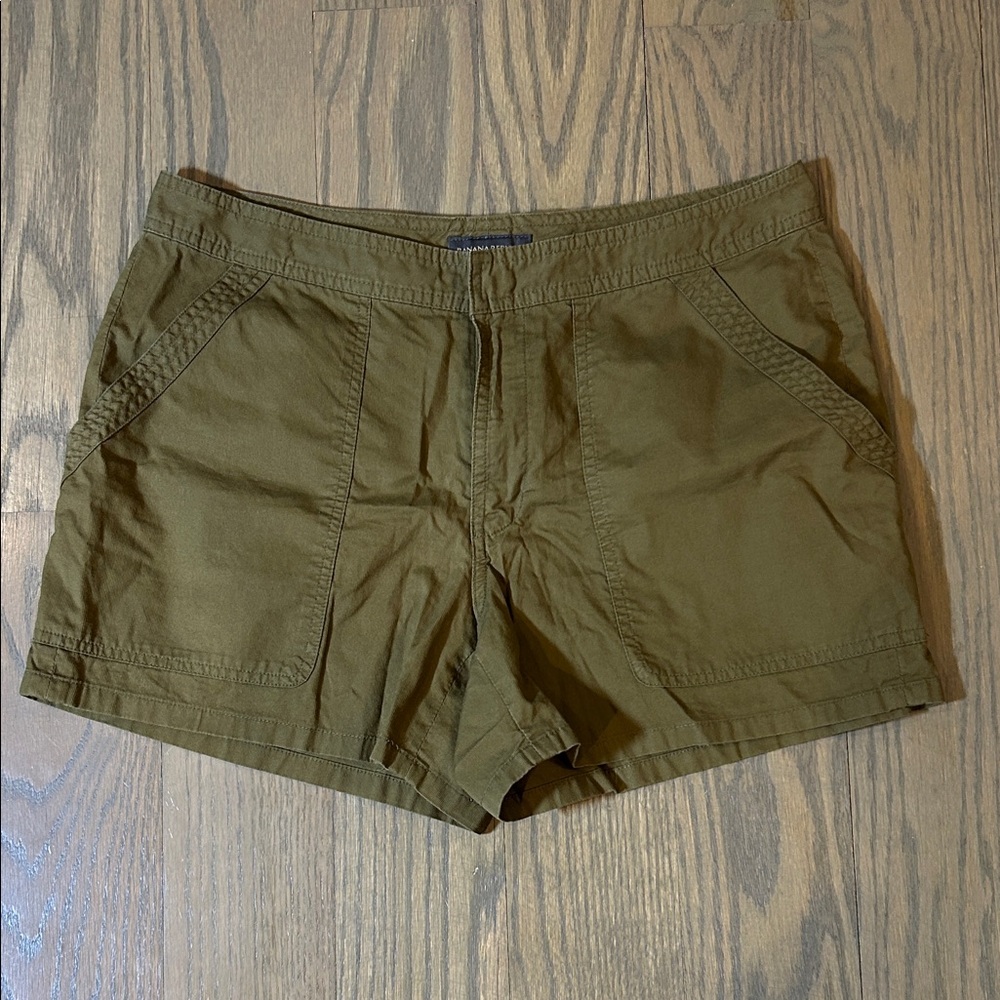 Vintage Banana Republic Olive Green Casual Bermuda Shorts